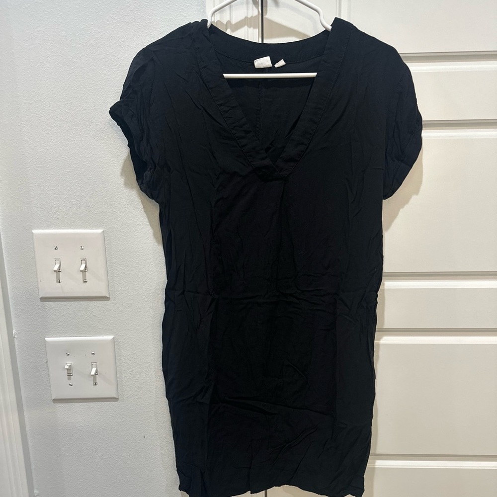 GAP Black V-Neck Short Sleeve Dress